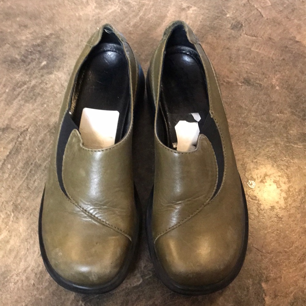 Olive green danskos
